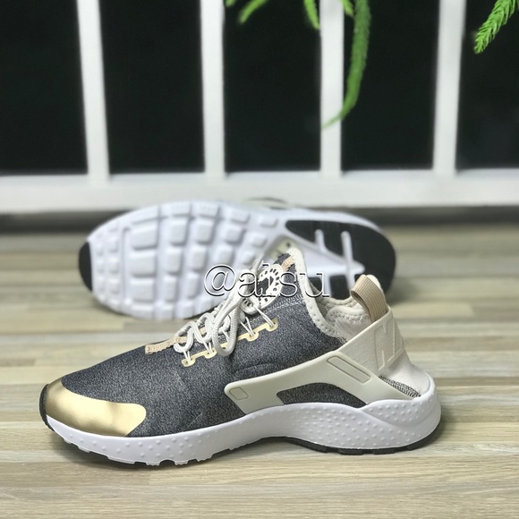 NWT Nike Air Huarache Run Ultra SE LT OREWOOD WMNS - Picture 4 of 8